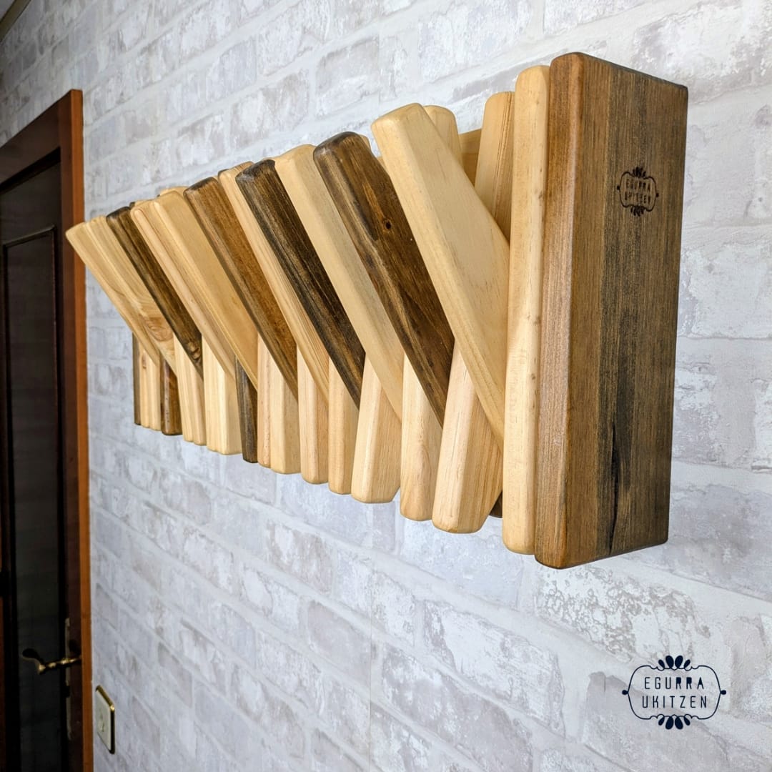 COLGADORES DE ROPA TECLAS